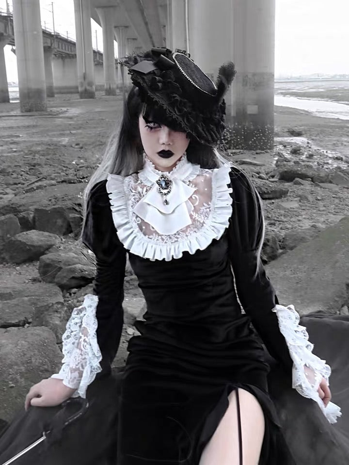 dark gothic mid century vampire night dress lace and black velvet merm | EverythingCuteClub dark gothic mid century vampire night dress lace and black velvet merm | EverythingCuteClub