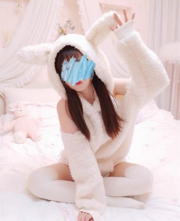 White bunny pull over hoodie